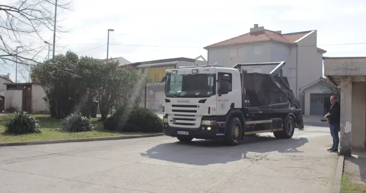 (VIDEO) Ko je prljao, neće čistiti