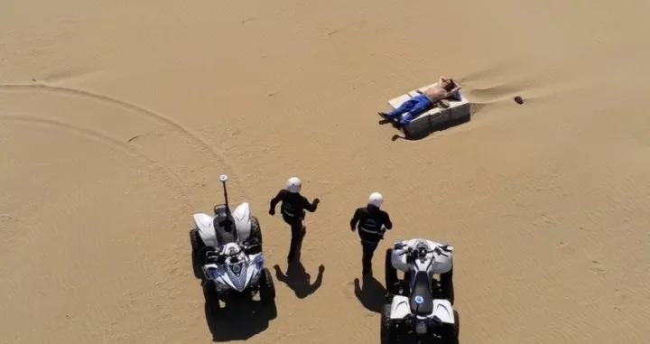 (VIDEO) Pretjerana reakcija ili ne? Italijanska pollicija dronom snimala čovjeka, pa ga opkolila i kaznila zbog sunčanja na plaži
