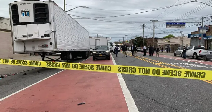 (UZNEMIRUJUĆE) Ulicom se &scaron;iri smrad: Policajci prona&scaron;li desetine le&scaron;eva u dva kamiona ispred pogrebne kuće