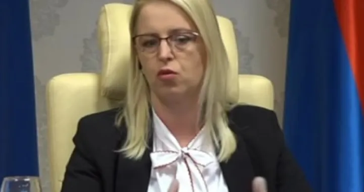 (VIDEO) Poku&scaron;ala objasniti gledateljima: Dodikova poslanica u Parlamentu BiH Snježana Novaković-Bursać pogrije&scaron;ila o Ustavnom sudu sve &scaron;to je rekla!