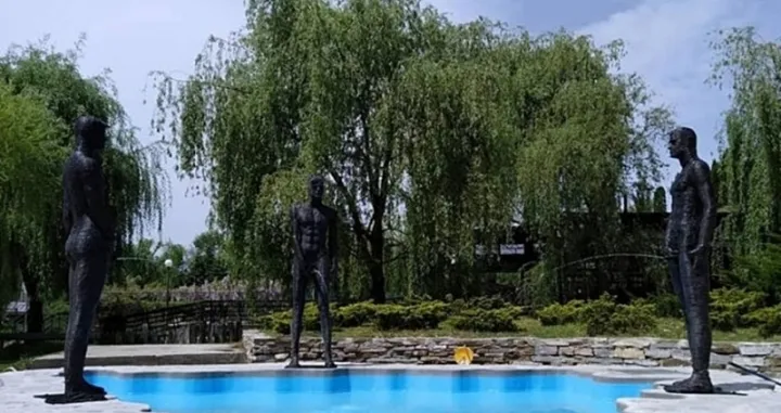 Uklonjeni kipovi sa fontane u Čardacima, pogledajte šta je postavljeno umjesto njih