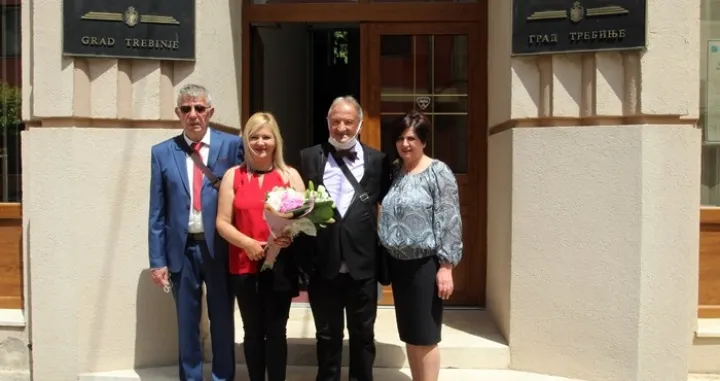 Ljubav ne zna za godine ni koronu: Nikola i Silva izgovorili sudbonosno DA uprkos razlici od 20 godina