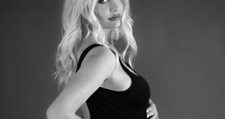 Slađana Mandić pokazala trudnički stomak, krajem ljeta rodit će drugog sina