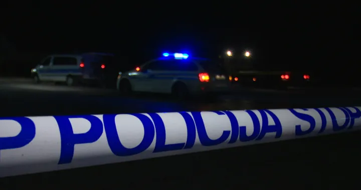 BMW sletio u rijeku: Otac i jedan sin uspjeli izaći na obalu, drugo dijete nestalo