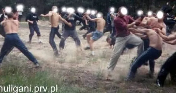 Izazvali Poljake, pa zavr&scaron;ili obrukani: Navijači Pogon Szczecina za dvije minute počistili navijače Eintracht Frankfurta