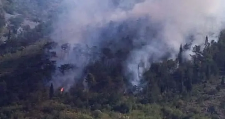 (FOTO) Novi problemi za Mostar: Požar izbio na brdu Hum