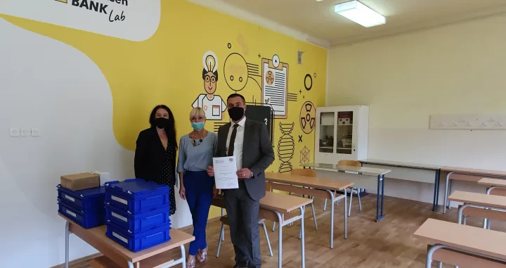 Raiffeisen banka opremila tri &quot;Raiffeisen LAB&quot; školska kabineta