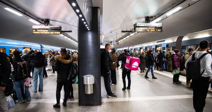 &Scaron;veđani bez maski protiv drugog vala korone: Pet faza njihovog "posebnog puta"