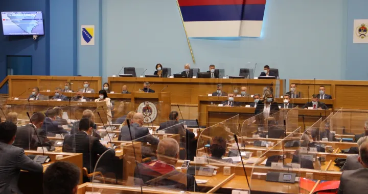 Klub SNSD-a protiv Dodika