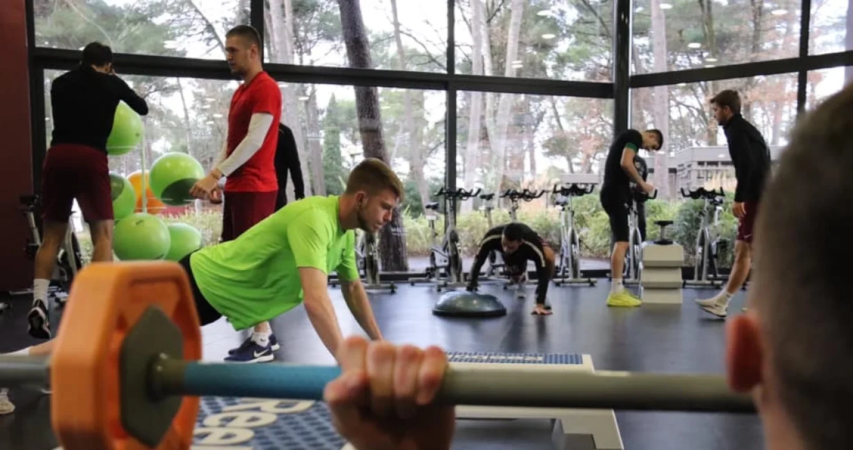 Fudbaleri Sarajeva, trening u teretani