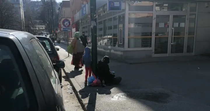 Gorak život / Majka prodala 15-godi&scaron;njakinju za 950 eura: Muž je tjerao da prosi, kada ne skupi dovoljna novca...