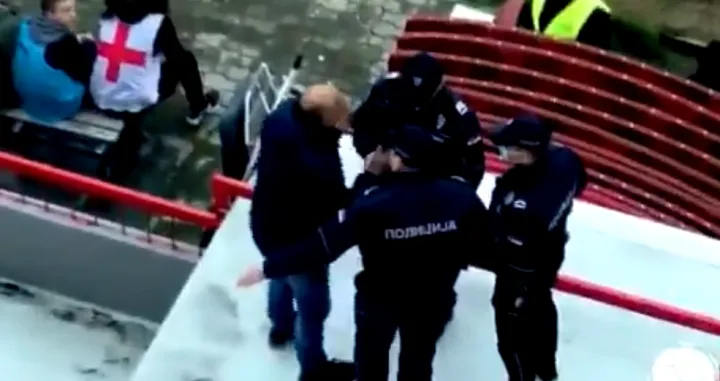 (VIDEO) Trener Dinama napravio haos na utakmici, htio fizički da se obračunava, a onda se popeo na tunel i vrijeđao