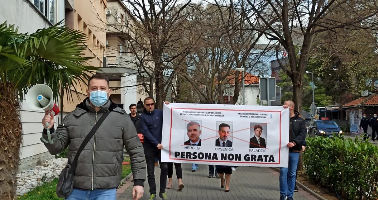Protestna &scaron;etnja u Mostaru / Samra Tufek