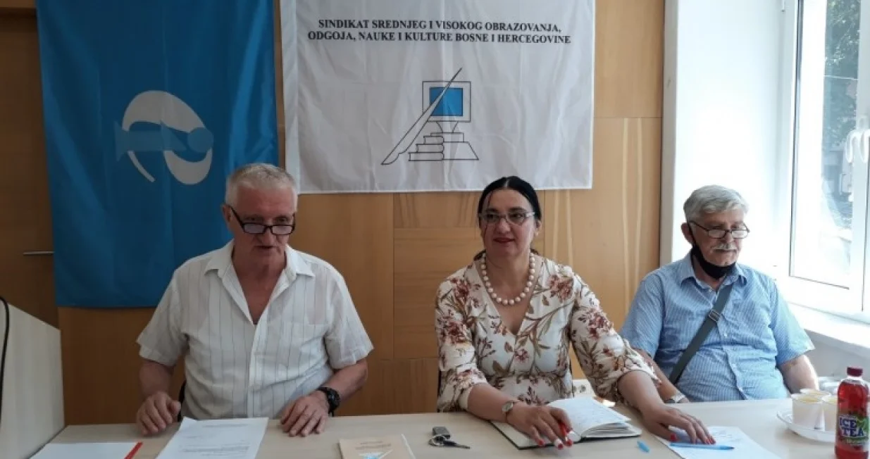 Prosvjetari traže da budu među prioritetima za vakcinisanje/Fena/