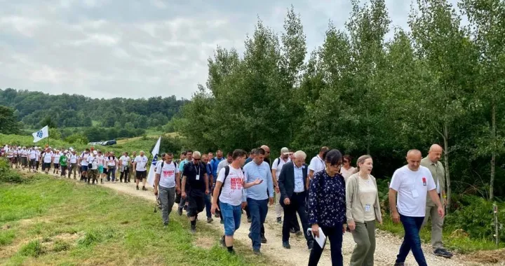 Otpravnica poslova Ambasade SAD u BiH danas se pridružila učesnicima Marša mira: Nikada ne smijemo zaboraviti mračnu historiju Srebrenice