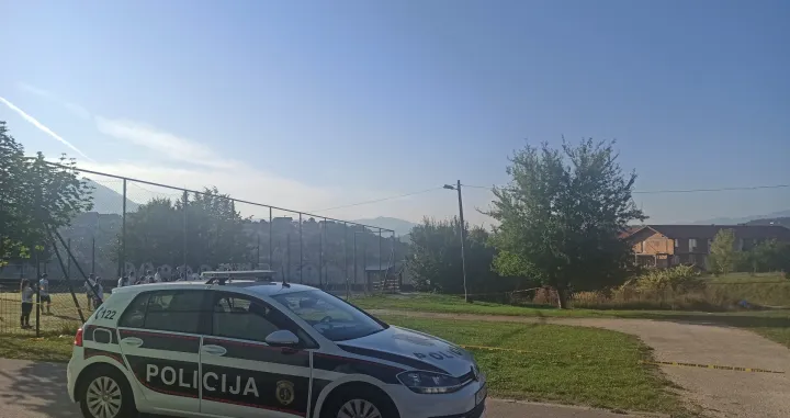 Saznajemo identitet ubijenog mladića / Horor u Sarajevu: U tuči iza škole ubijen 19-godišnjak, jedan napadač uhapšen