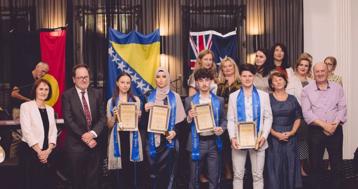 (FOTO) Matursko veče u Melbourneu: U misiji ljubavi prema Bosni i Hercegovini