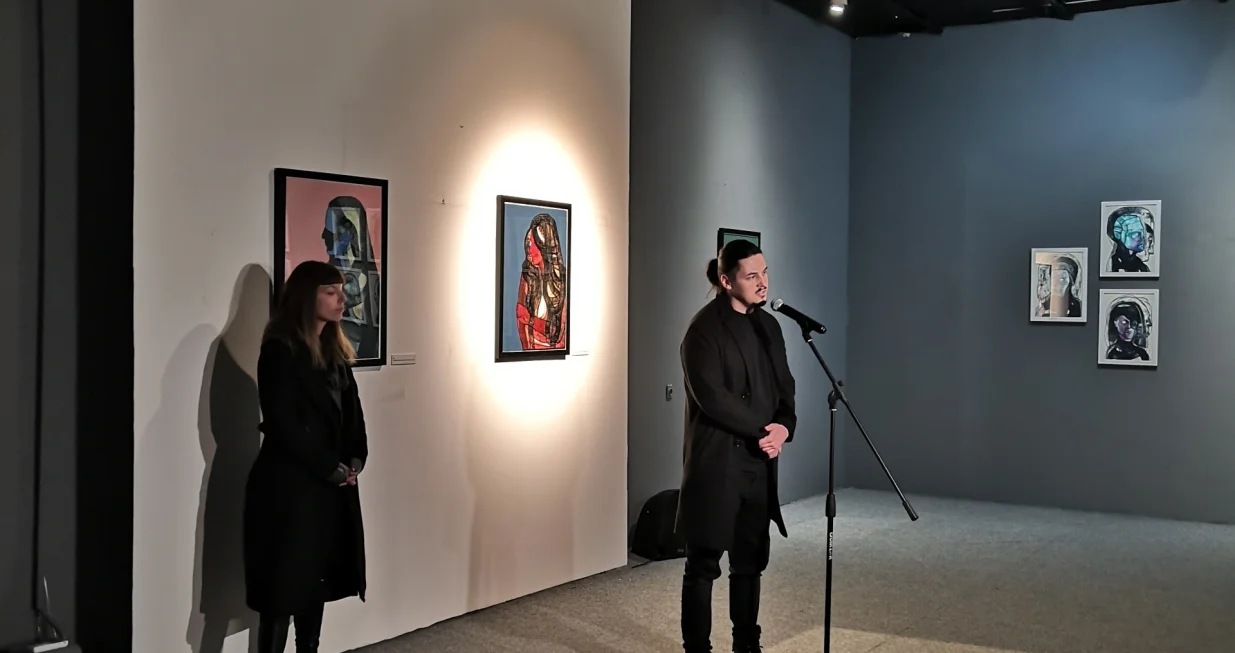 Denis Haračić na otvaranju izložbe/