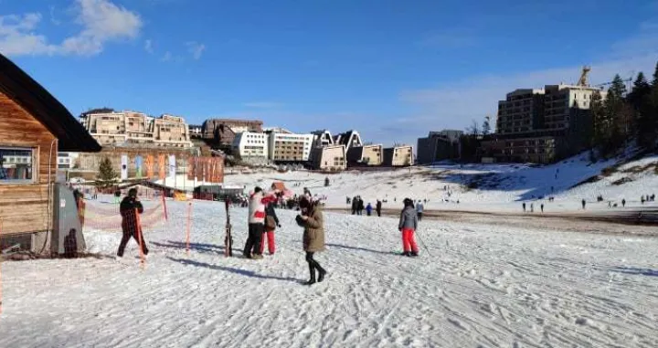 (FOTO+VIDEO) Tamo nema zime - Bjelašnica okupana suncem je idealna za bijeg od zagađene svakodnevnice