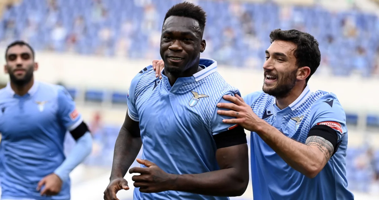 epa09113502 Lazio's Felipe Caicedo (C) celebrates after scoring the 2-1 goal during the Italian Serie A soccer match between SS Lazio and Spezia Calcio at the Olimpico stadium in Rome, Italy, 03 April 2021. EPA/RICCARDO ANTIMIANI