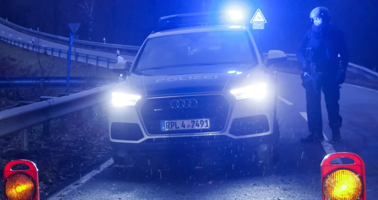 epa09720063 Police officers secure the crime scene in Ulmet, Germany, 31 January 2022. According to the police in Kaiserslautern, two police officers were shot during a traffic control in the district of Kusel in Rhineland-Palatinate. The background to the incident is still unclear and the perpetrators have not yet been arrested. EPA/RONALD WITTEK/Ronald Wittek