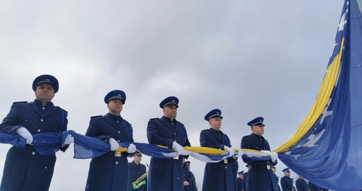 Podizanje zastave na Brdu Hum / Anadolija