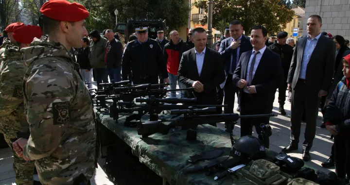 ТРЕБИЊЕ, 2. МАРТА /СРНА/ - Министарство унутрашњих послова /МУП/ Републике Српске може да се носи са свим изазовима и спремно је на сваки вид борбе да би заштитило грађане и њихову безбједност широм Српске, изјавио је данас у Tребињу министар Драган Лукач током тактичко-техничког збора организованог поводом обиљежавања Дана полиције и 30 година МУП-а./Милена Копривица