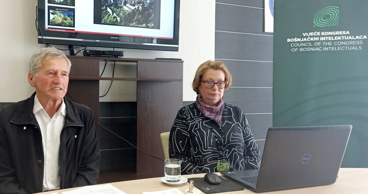 Tribina o za&scaron;titi i očuvanju kulturnog naslijeđa na području općine Travnik - uvodničar direktorica JU Zavičajni muzej Travnik, Fatima Maslić, a moderator je prof. dr. Enver Imamović./Didier Torche