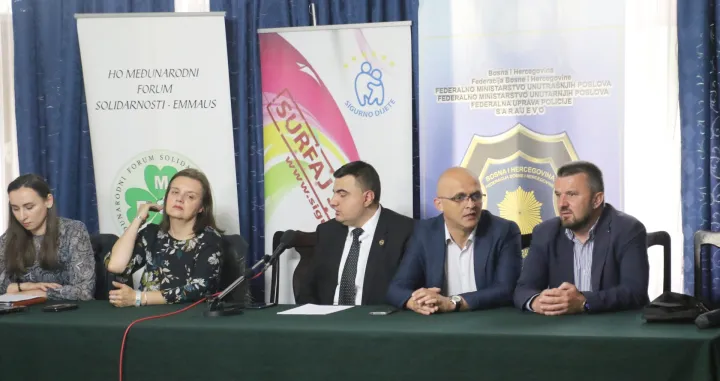 Panel diskusija, koja će biti uvod u početak kampanje prevencije, čiji je cilj spriječiti tinejdžere i mlade na samoproizvođenje i dijeljenje neprimjerenih fotografija na dru&scaron;tvenim mrežama, u organizaciji Federalne uprave policije - Dom policije/Didier Torche