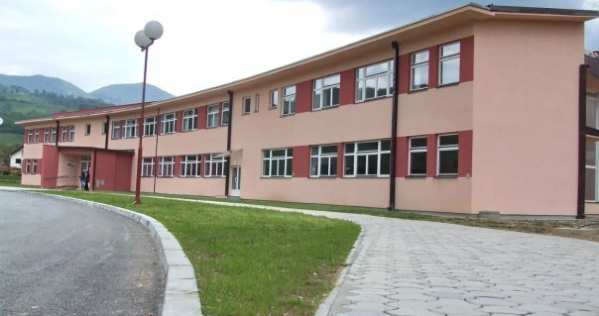 Srednja &scaron;kola u Milićima/