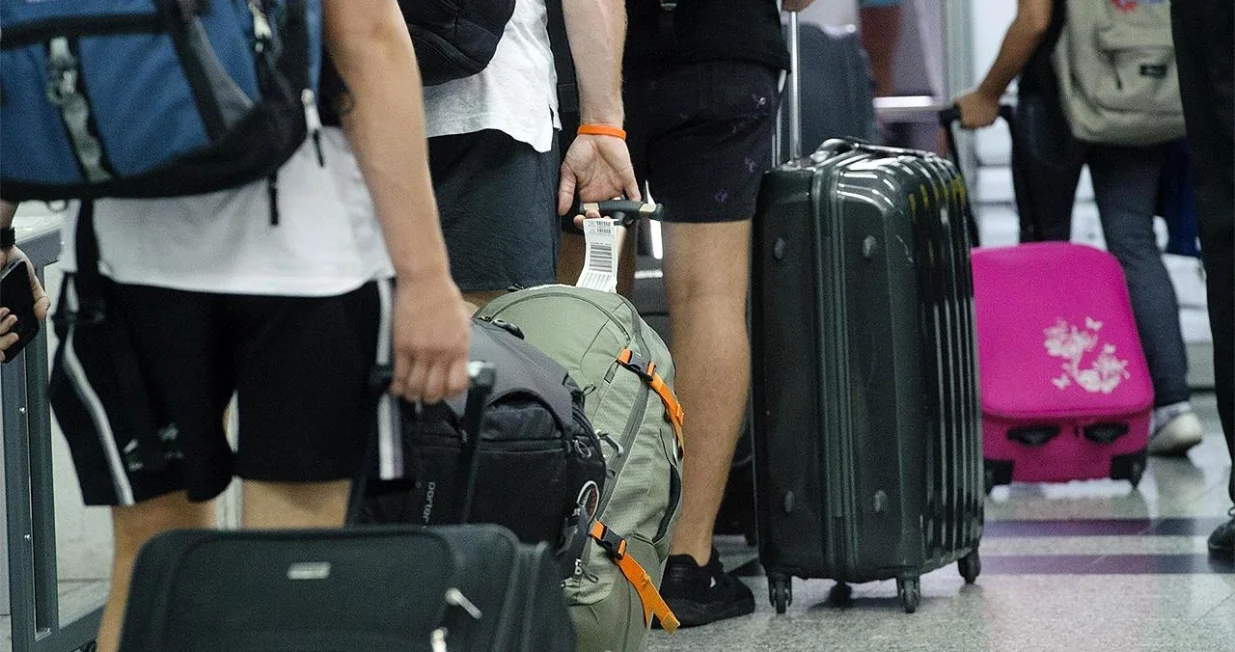 Odlazak iz bih ilustracija, koferi/