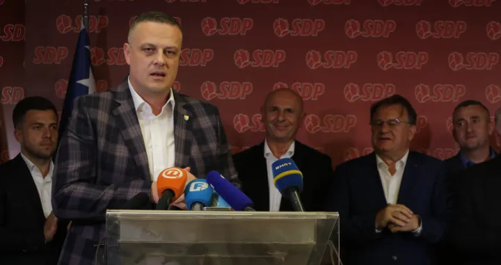 Predsjednik SDP BiH Nermin Nik&scaron;ić i potpredsjednik SDP BiH Vojin Mijatović i Milorad Klimović iz trebinja/Senad Gubelić
