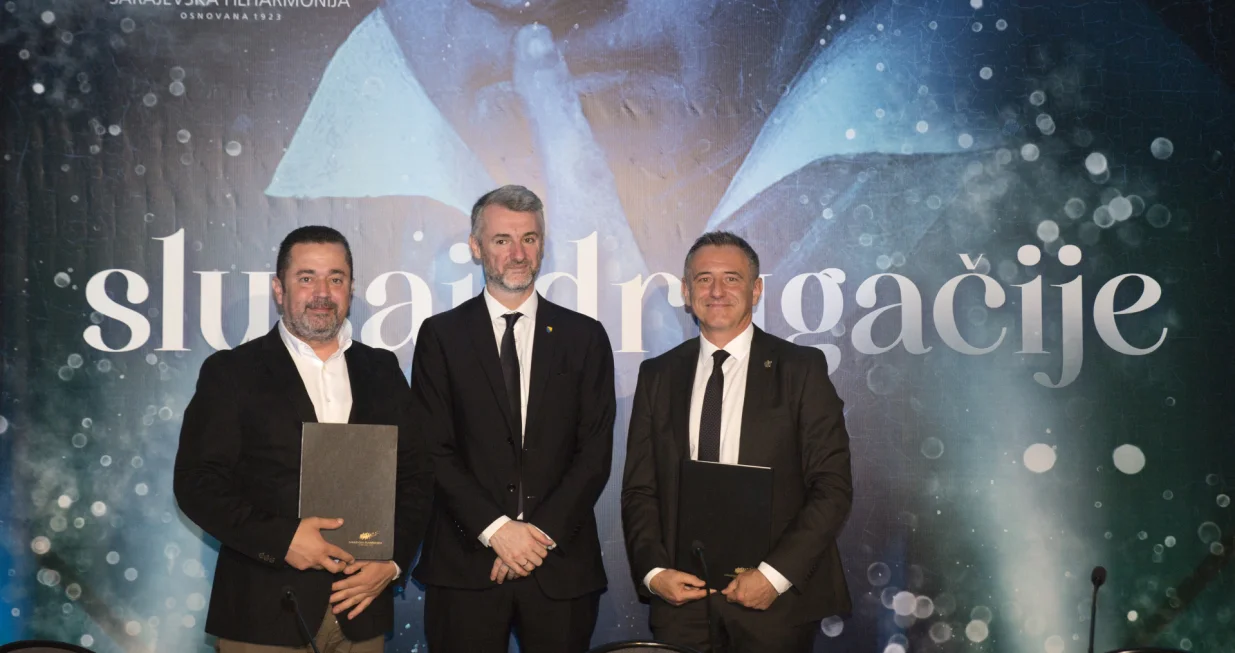 Sa potpisivanja ugovora/Raisa &Scaron;ehu