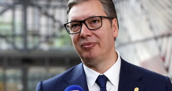 epa10028979 Serbian President Aleksandar Vucic speaks to media as he arrives for an EU-Western Balkans leaders' meeting in Brussels, Belgium, 23 June 2022. The progress on EU integration and the challenges which the Western Balkans countries face in connection to the Russian invasion of Ukraine are topping the agenda when EU and Western Balkan leaders meet prior a European Council meeting. EPA/STEPHANIE LECOCQ/Stephanie Lecocq