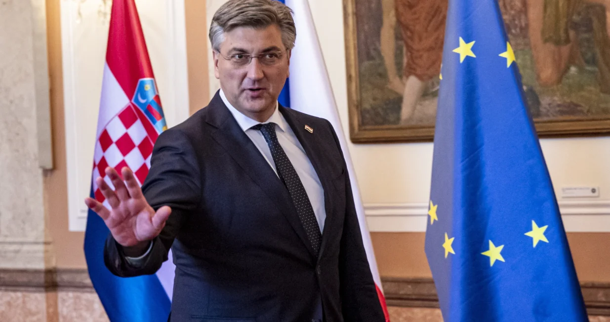 epa10056776 Croatian Prime Minister Andrej Plenkovic arrives for talks with Czech Prime Minister Petr Fiala in Prague, Czech Republic, 07 July 2022. EPA/MARTIN DIVISEK/Martin Divisek