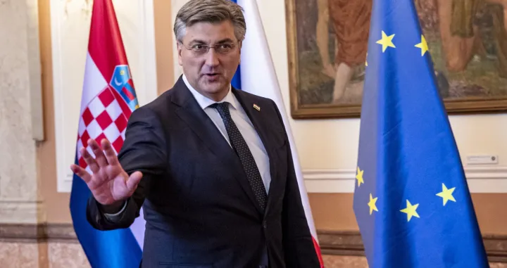 epa10056776 Croatian Prime Minister Andrej Plenkovic arrives for talks with Czech Prime Minister Petr Fiala in Prague, Czech Republic, 07 July 2022. EPA/MARTIN DIVISEK/Martin Divisek
