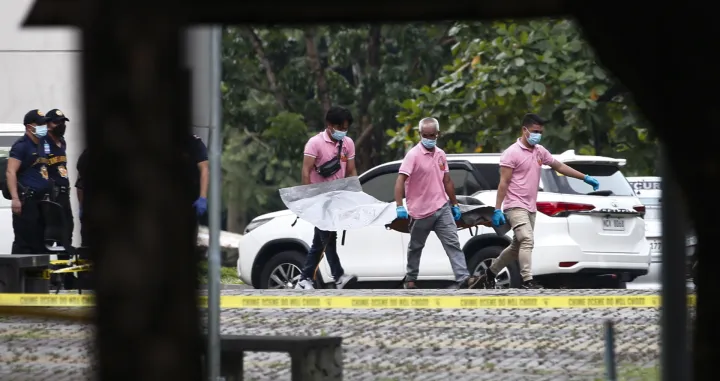 epa10089475 Funeral workers carry the body of a shooting victim at a university in Quezon City, Metro Manila, Philippines, 24 July 2022. Three people were killed and one other sustained injuries from a shooting incident as a law school commencement ceremony was scheduled to be held at the Ateneo de Manila University in Quezon City. Police investigators continue to determine motives for the shooting following the arrest of a suspect in the incident. EPA/ROLEX DELA PENA/Rolex Dela Pena