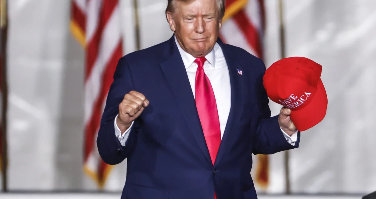 epa10108200 Former US President Donald J. Trump arrives at a Save America Rally in Waukesha, Wisconsin, USA, 05 August 2022. Trump was campaigning for Wisconsin Republican gubernatorial Tim Michaels, US Senator Ron Johnson and US House candidate Derrick Van Orden. Voters go the polls to vote in the primary election on 09 August. EPA/TANNEN MAURY/Tannen Maury