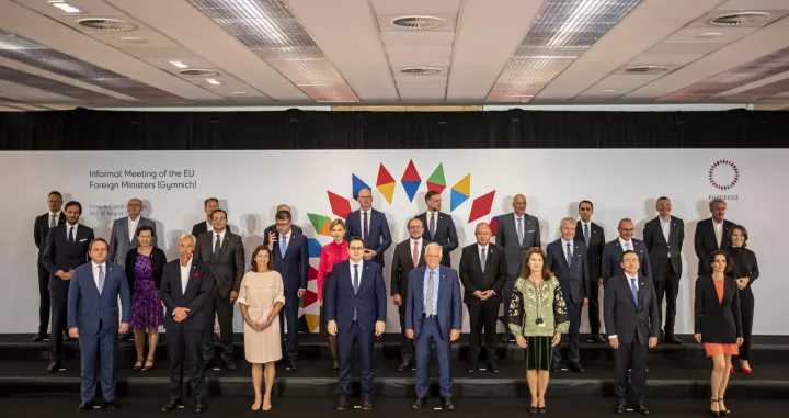 epa10149366 Participants pose for the family photo at the European Foreign Ministerial Meeting in Prague, Czech Republic, 31 August 2022. EPA/MARTIN DIVISEK/Martin Divisek