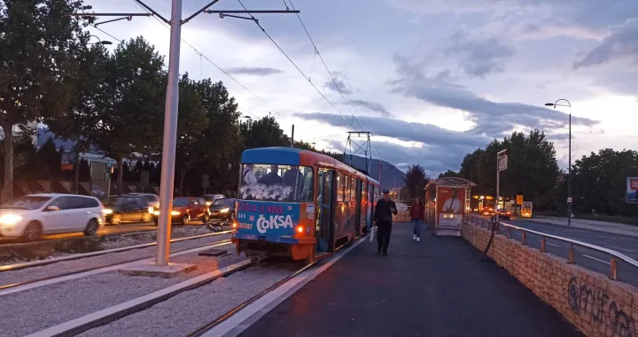 Tramvaji saobraćaju rekonstruisanom prugom/Almir Bičakčić/