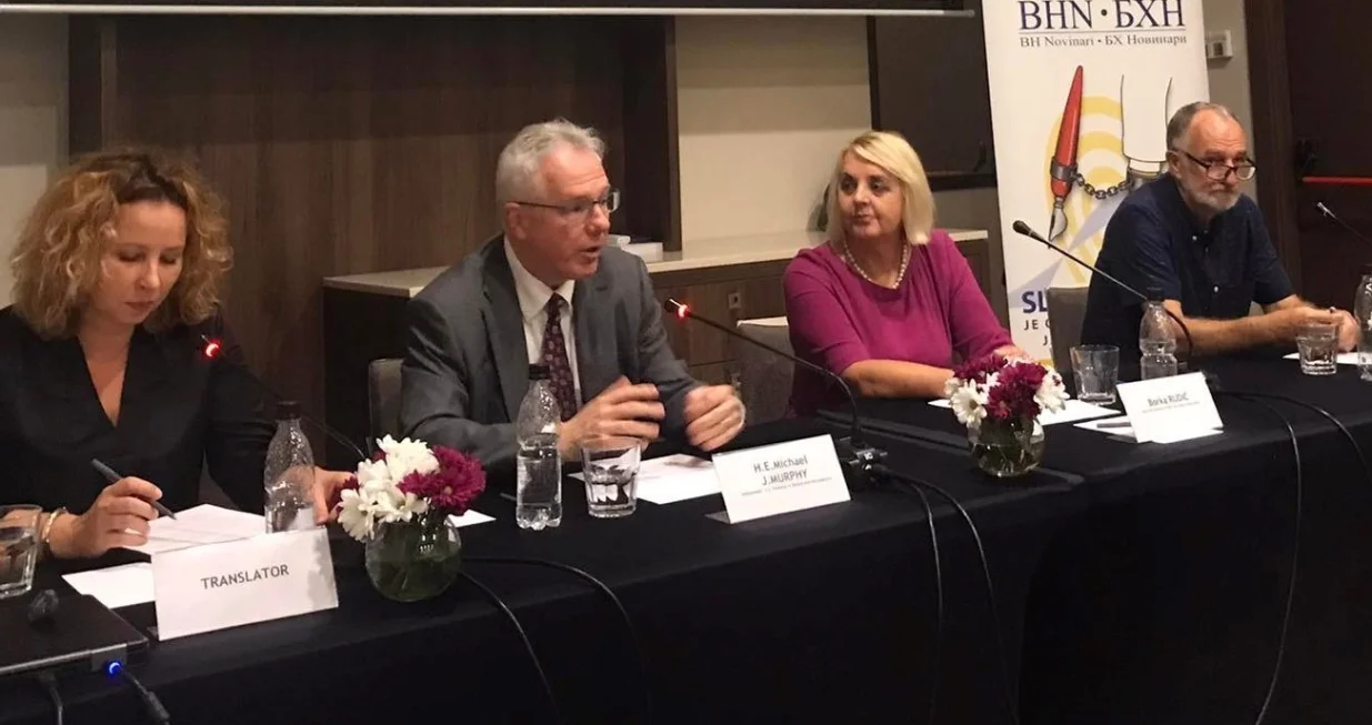 Ambasador Murphy sa polaznicima Novinarske akademije/