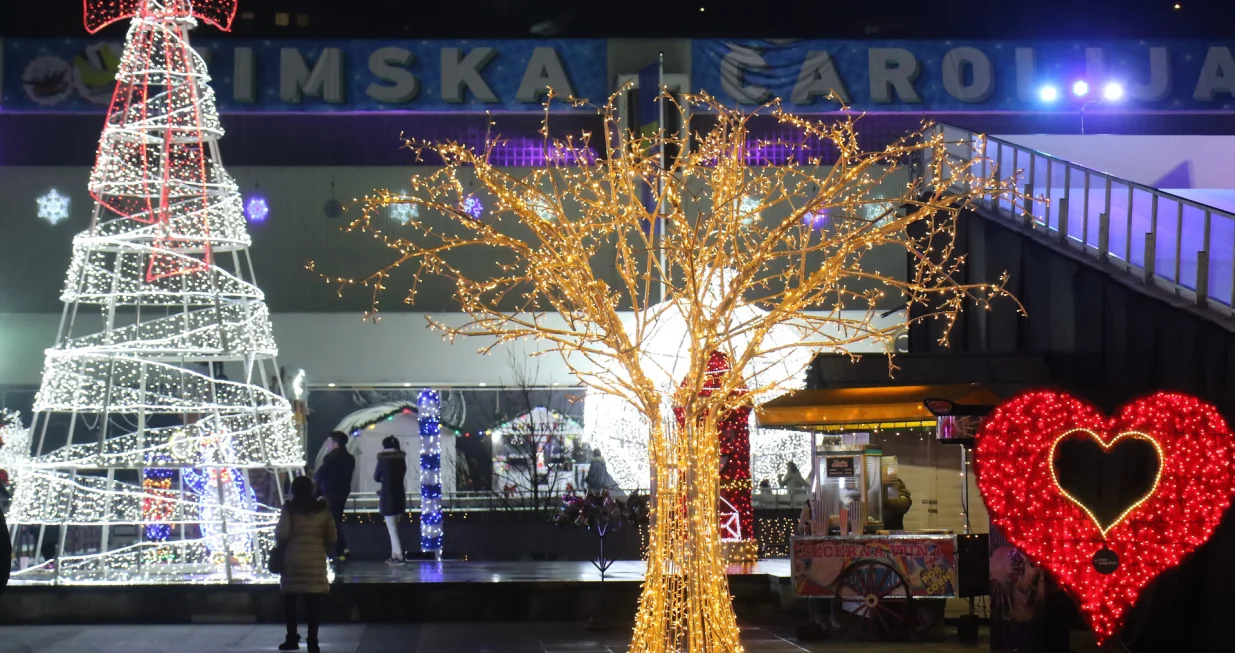 Zimska čarolija skenderija noćni ambijent/Senad Gubelić