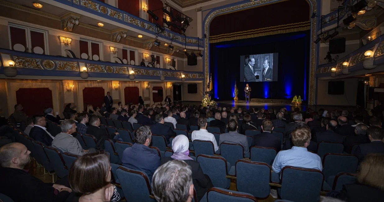 Poznanici svjedoče da je Alija Izetbegović bio primjer tolerantnog i mudrog političara/