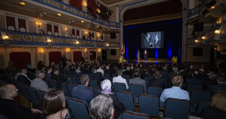 Poznanici svjedoče da je Alija Izetbegović bio primjer tolerantnog i mudrog političara/