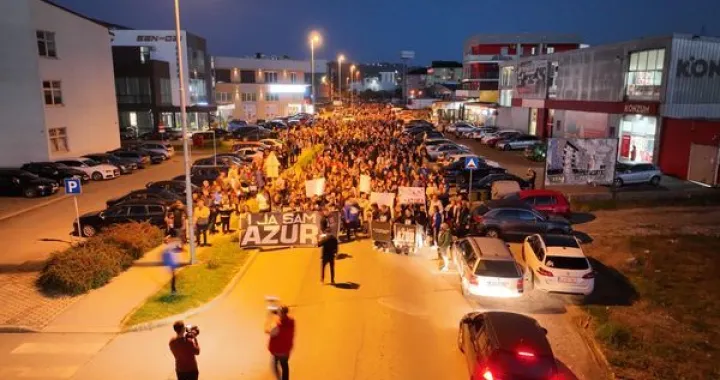 Protestna šenja u Cazinu za Azura/
