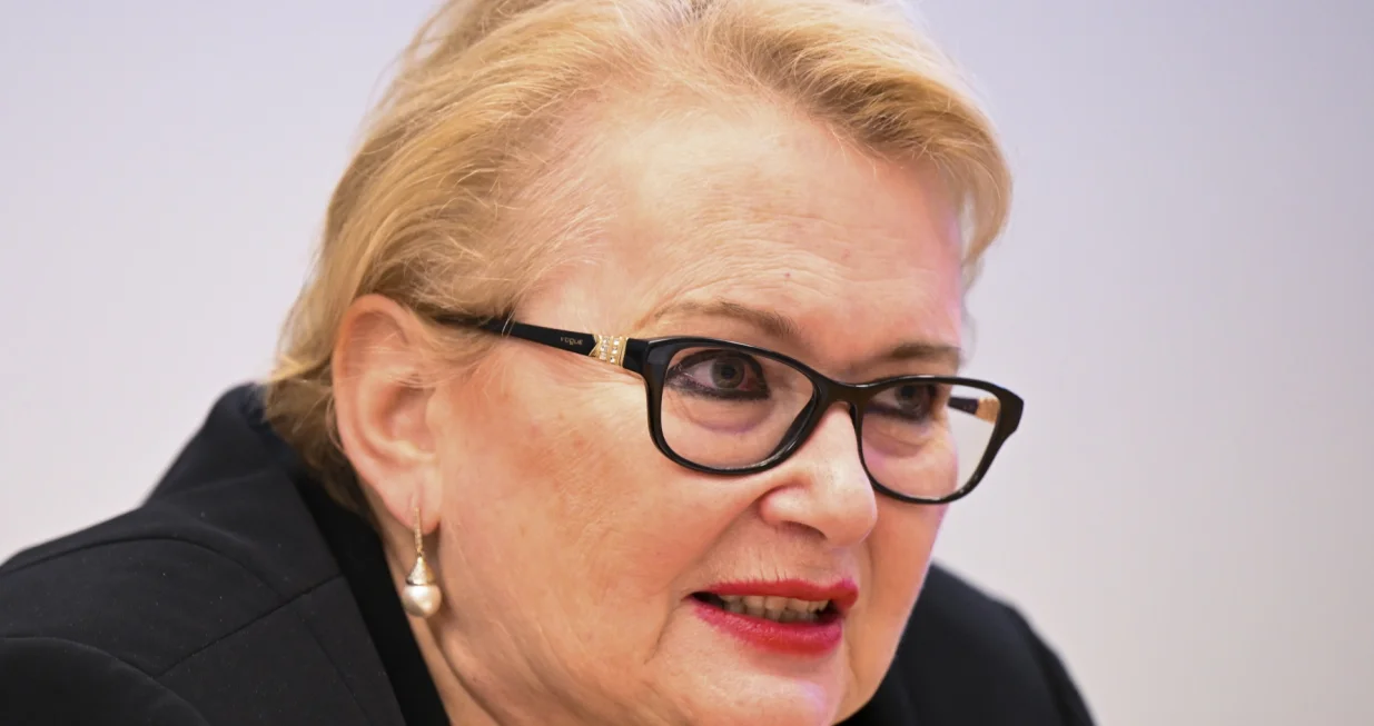 epa10235549 Minister of Foreign Affairs of Bosnia and Herzegovina, Bisera&nbsp;Turkovic, speaks with Australian Foreign Minister Penny Wong (not pictured) during a bilateral meeting at Parliament House in Canberra, Australia, 11 October 2022. EPA/LUKAS COCH AUSTRALIA AND NEW ZEALAND OUT/Lukas Coch