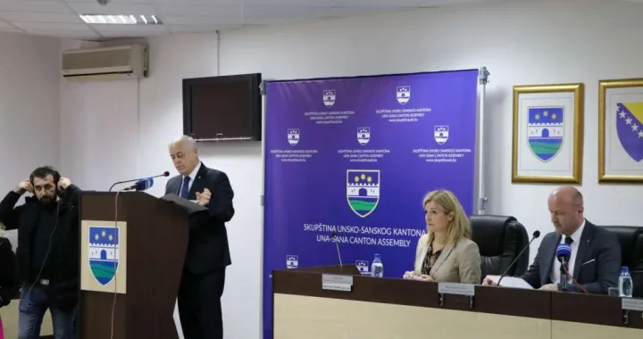 Arnautović je certifikate uručio članovima Skupštine USK/Fena/