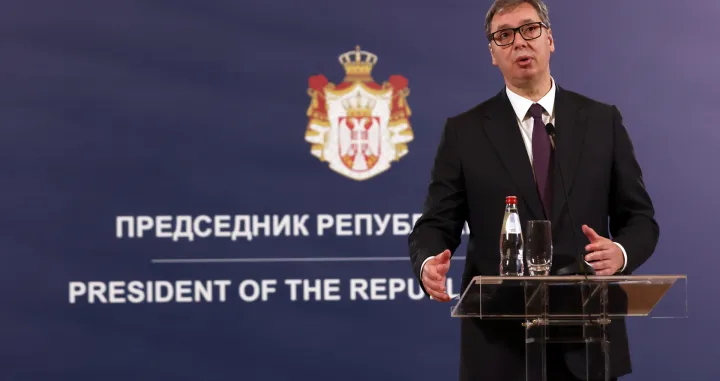 epa10308727 Serbian President Aleksandar Vucic addresses the media after Second high level trilateral meeting between Hungary, Serbia and Austria in Belgrade, Serbia, 16 November 2022. EPA/ANDREJ CUKIC/Andrej Cukic
