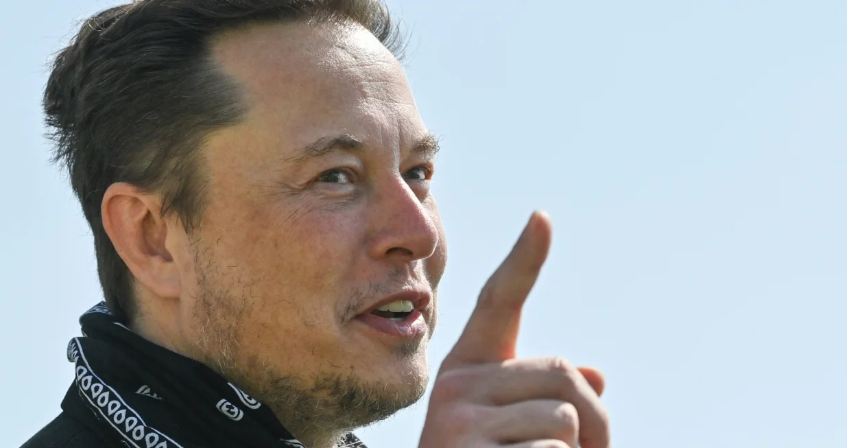 epa09412189 Tesla CEO Elon Musk visits the construction site of Tesla's Gigafactory in Gruenheide, Germany, 13 August 2021. Tesla estimates a production of some 500,000 cars at the Gigafactory from end of 2021 on. EPA/Patrick Pleul/POOL/Patrick Pleul/Pool