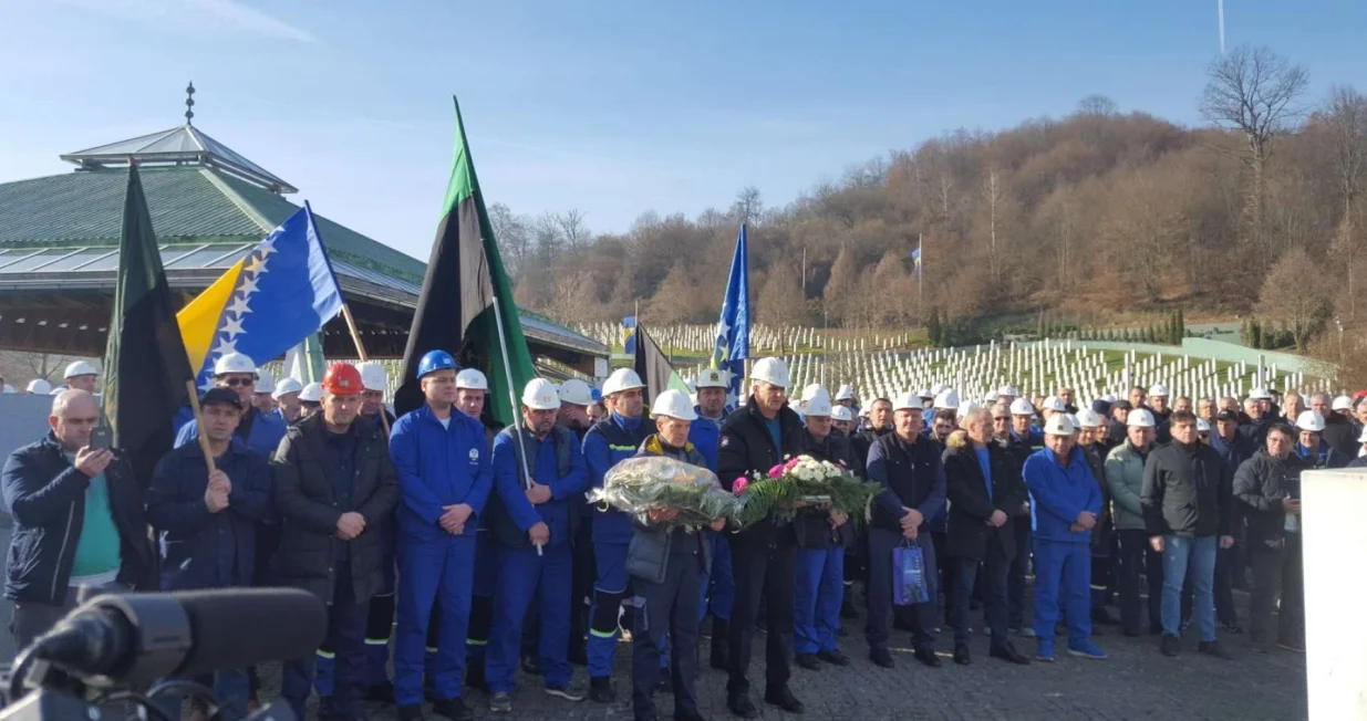 Rudari su u Potočarima položili cvijeće i odali počast žrtvama genocida/Fena/